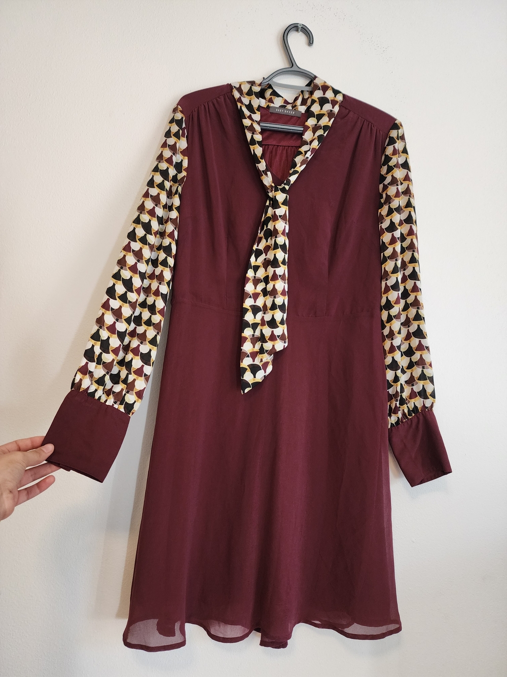 Suzy Shier Burgundy Long-Sleeve Tie-Neck Dress with Printed Sleeves